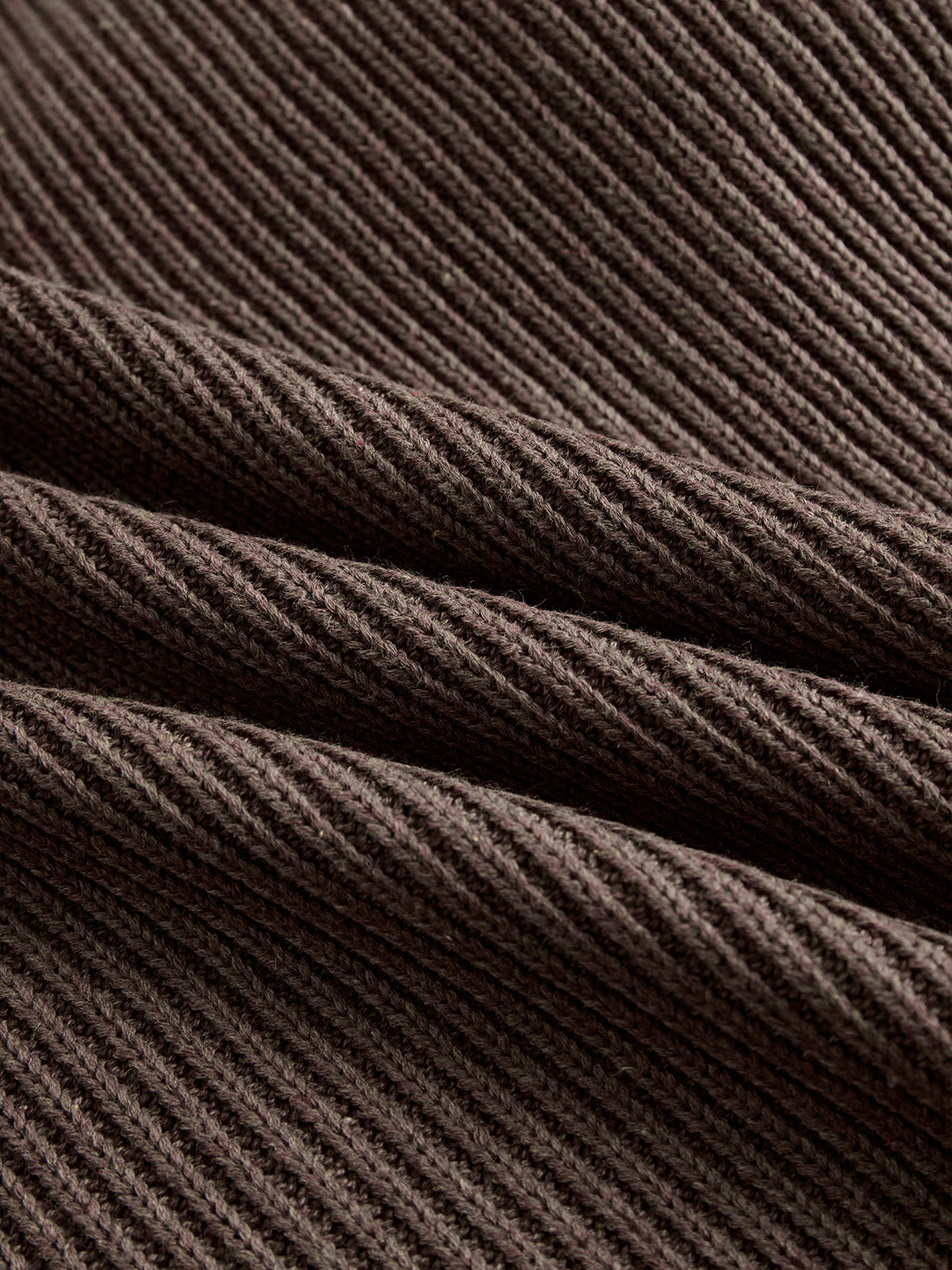 Zalina | Swetrowa sukienka z falbanami — miękka, ciepła i romantyczna.